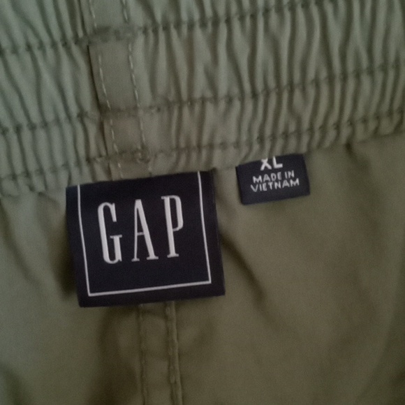 NWOT Gap men's XL cargo shorts in green cotton, nylon, spandex blend 6 pockets - Picture 6 of 9